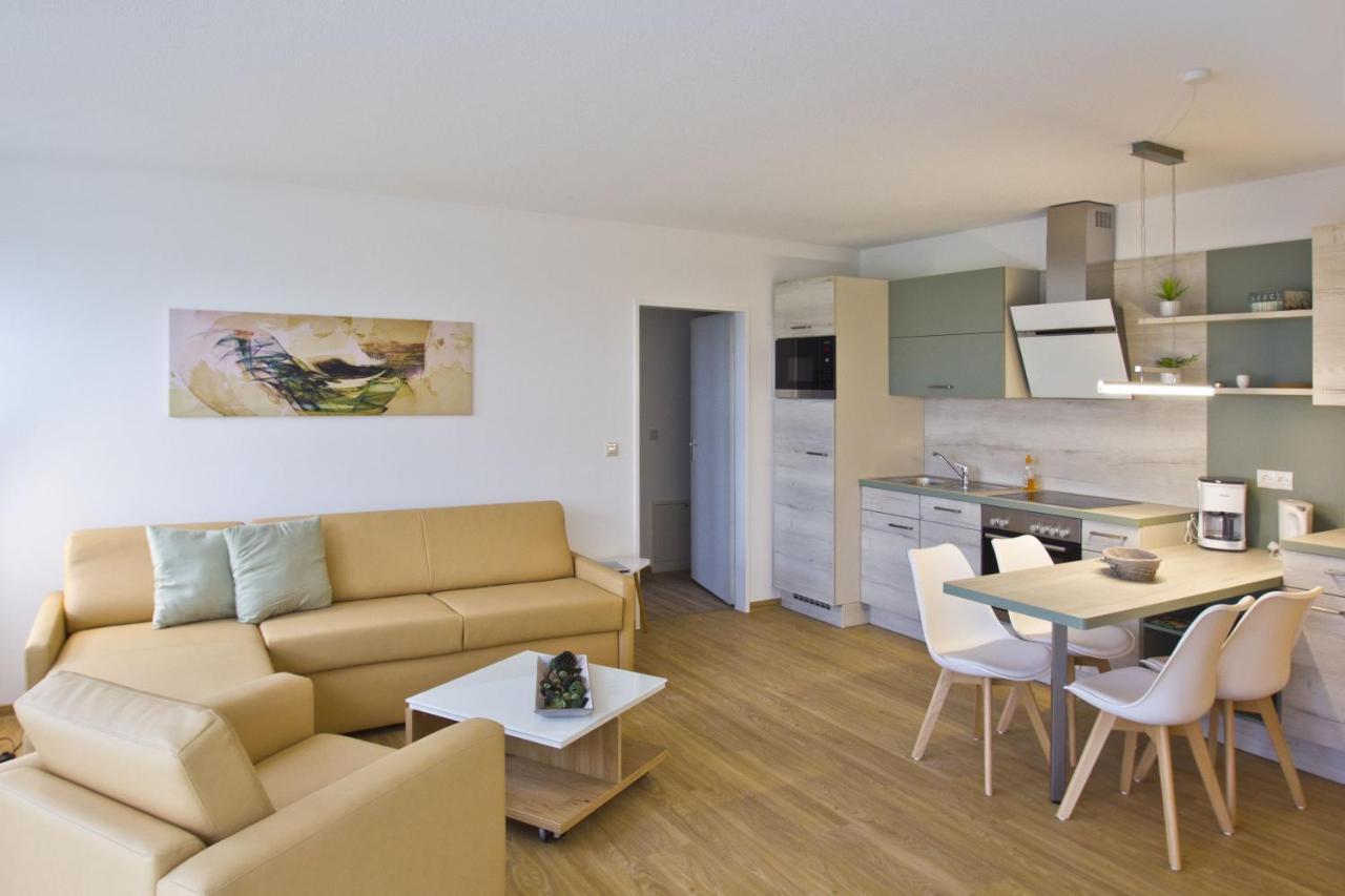 Strandnah Mit Balkon, Gratis Nutzung Vom Ahoi Erlebnisbad Und Sauna In Sellin - Strandhaus Moenchgut Fewo13 Lobbe Exterior foto