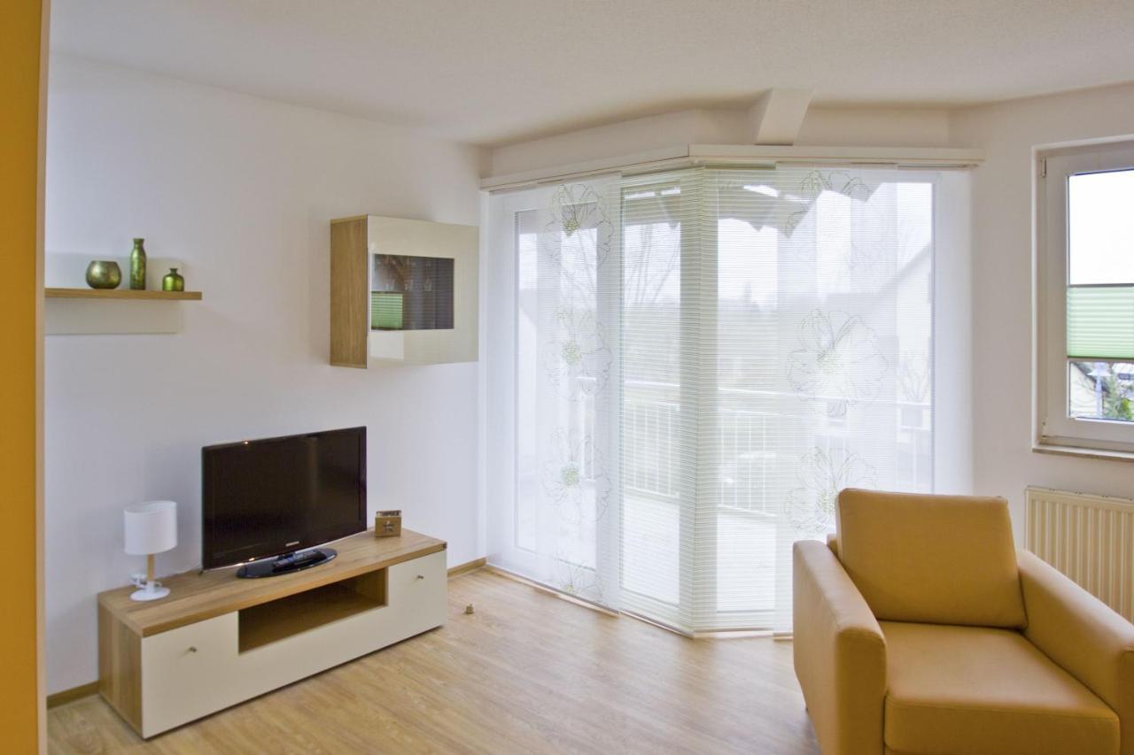 Strandnah Mit Balkon, Gratis Nutzung Vom Ahoi Erlebnisbad Und Sauna In Sellin - Strandhaus Moenchgut Fewo13 Lobbe Exterior foto
