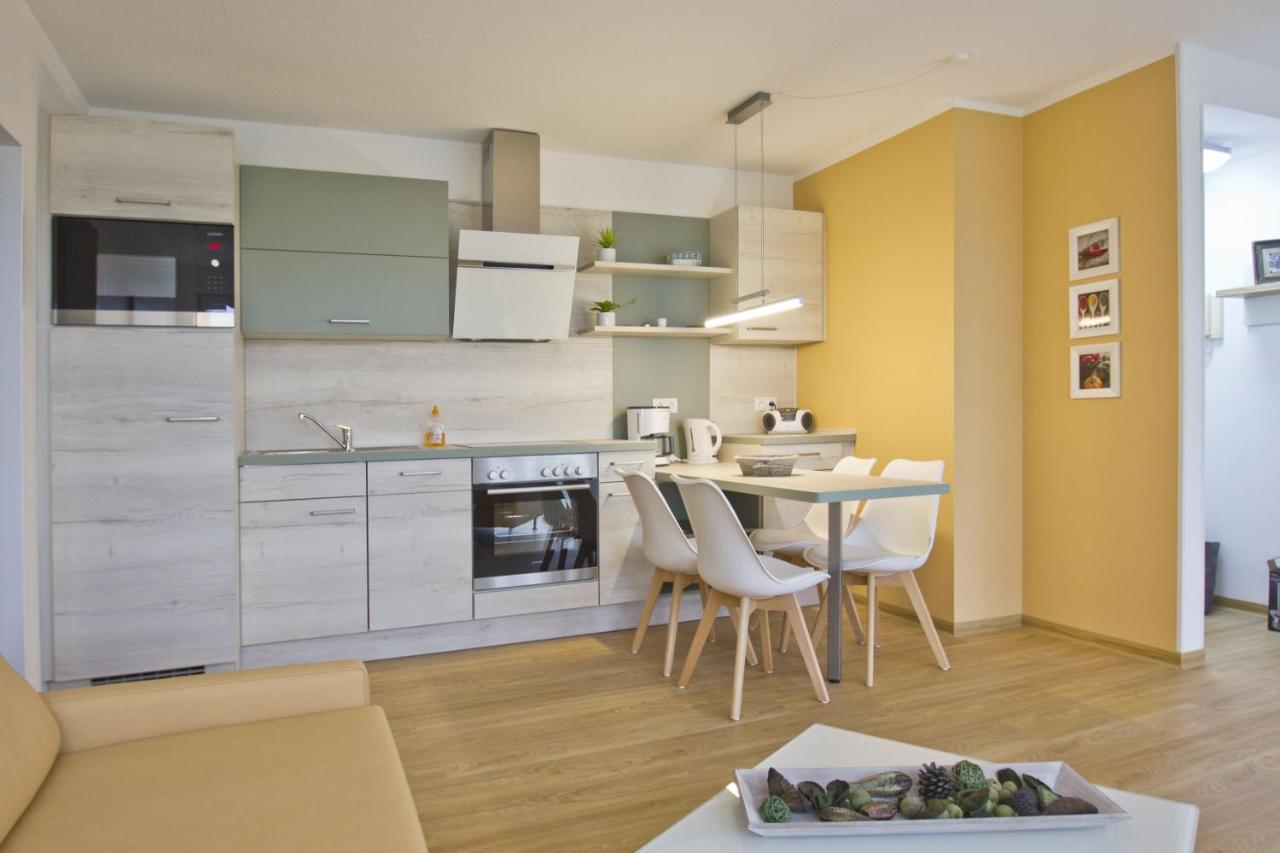 Strandnah Mit Balkon, Gratis Nutzung Vom Ahoi Erlebnisbad Und Sauna In Sellin - Strandhaus Moenchgut Fewo13 Lobbe Exterior foto