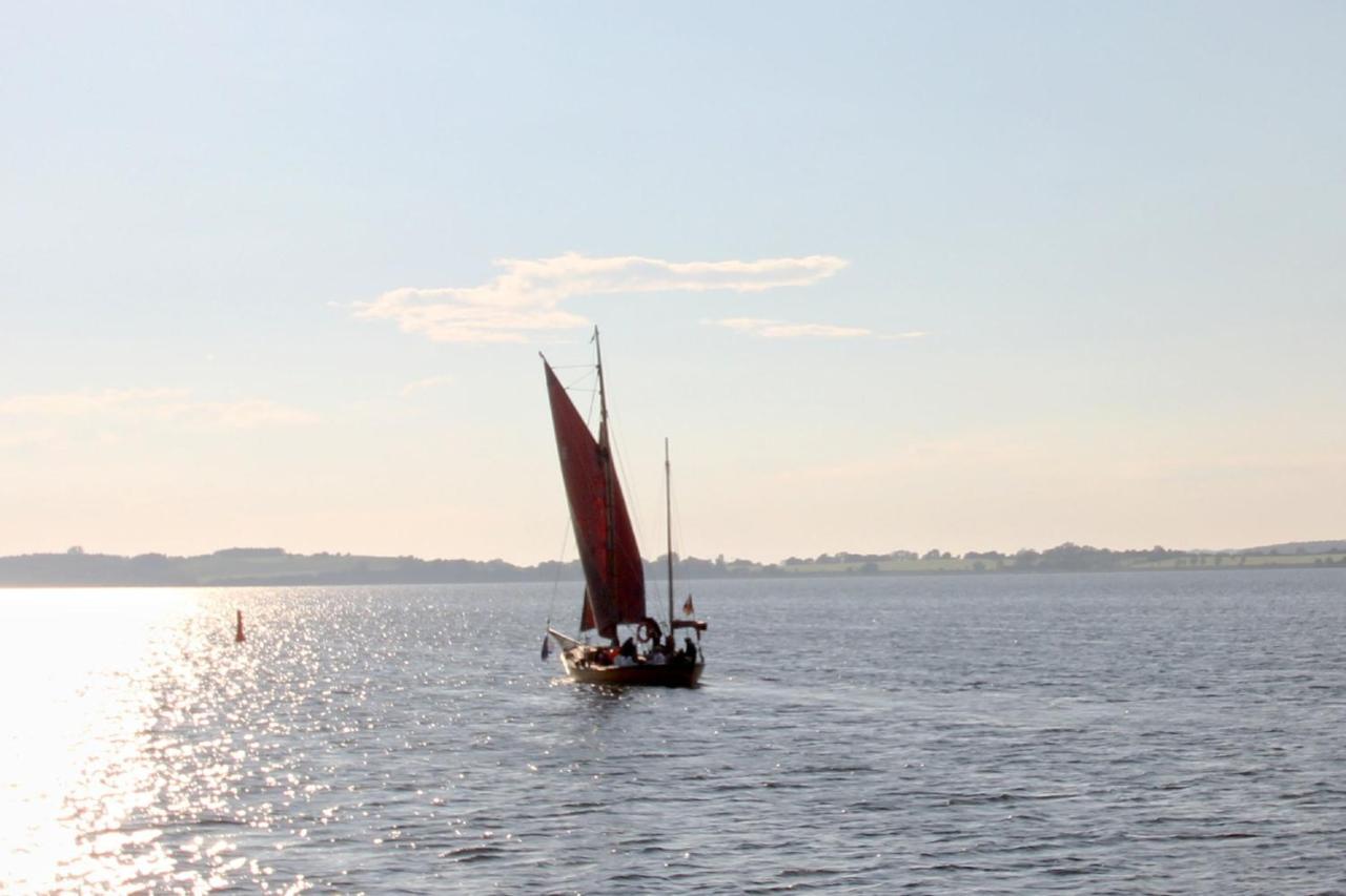 Strandnah Mit Balkon, Gratis Nutzung Vom Ahoi Erlebnisbad Und Sauna In Sellin - Strandhaus Moenchgut Fewo13 Lobbe Exterior foto