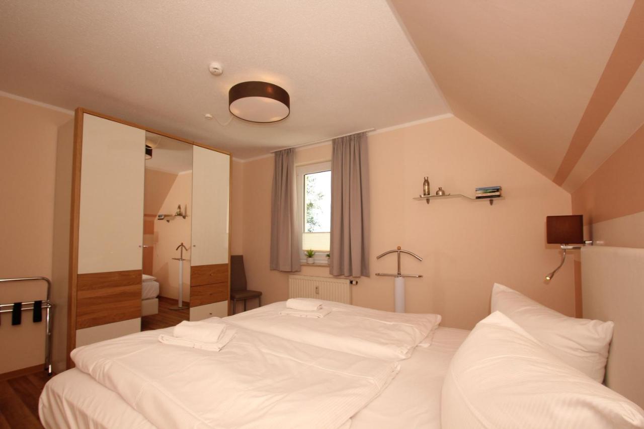 Strandnah Mit Balkon, Gratis Nutzung Vom Ahoi Erlebnisbad Und Sauna In Sellin - Strandhaus Moenchgut Fewo13 Lobbe Exterior foto