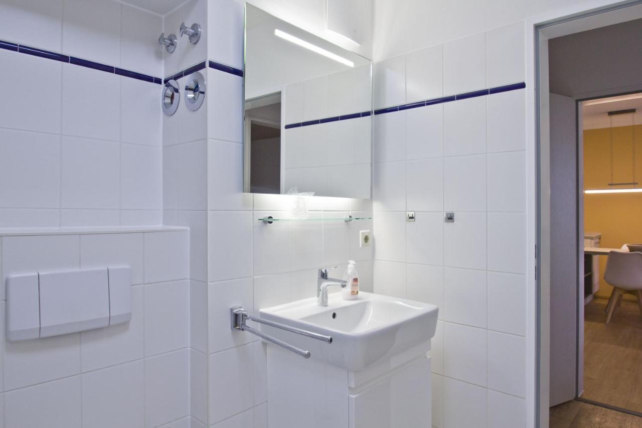 Strandnah Mit Balkon, Gratis Nutzung Vom Ahoi Erlebnisbad Und Sauna In Sellin - Strandhaus Moenchgut Fewo13 Lobbe Exterior foto