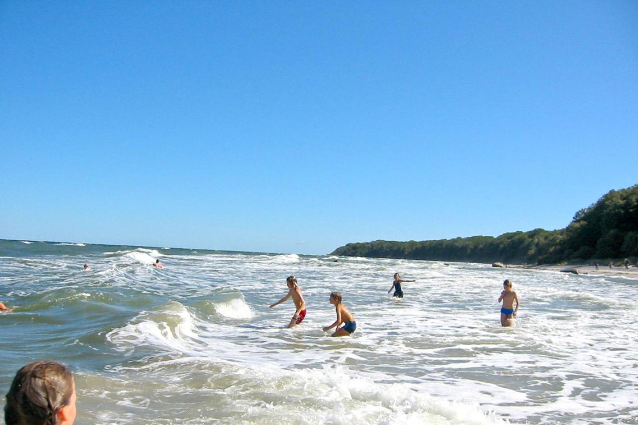 Strandnah Mit Balkon, Gratis Nutzung Vom Ahoi Erlebnisbad Und Sauna In Sellin - Strandhaus Moenchgut Fewo13 Lobbe Exterior foto